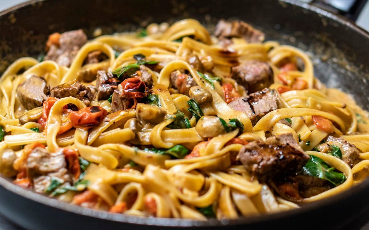  Tagliatelle al ragù di cinghiale
